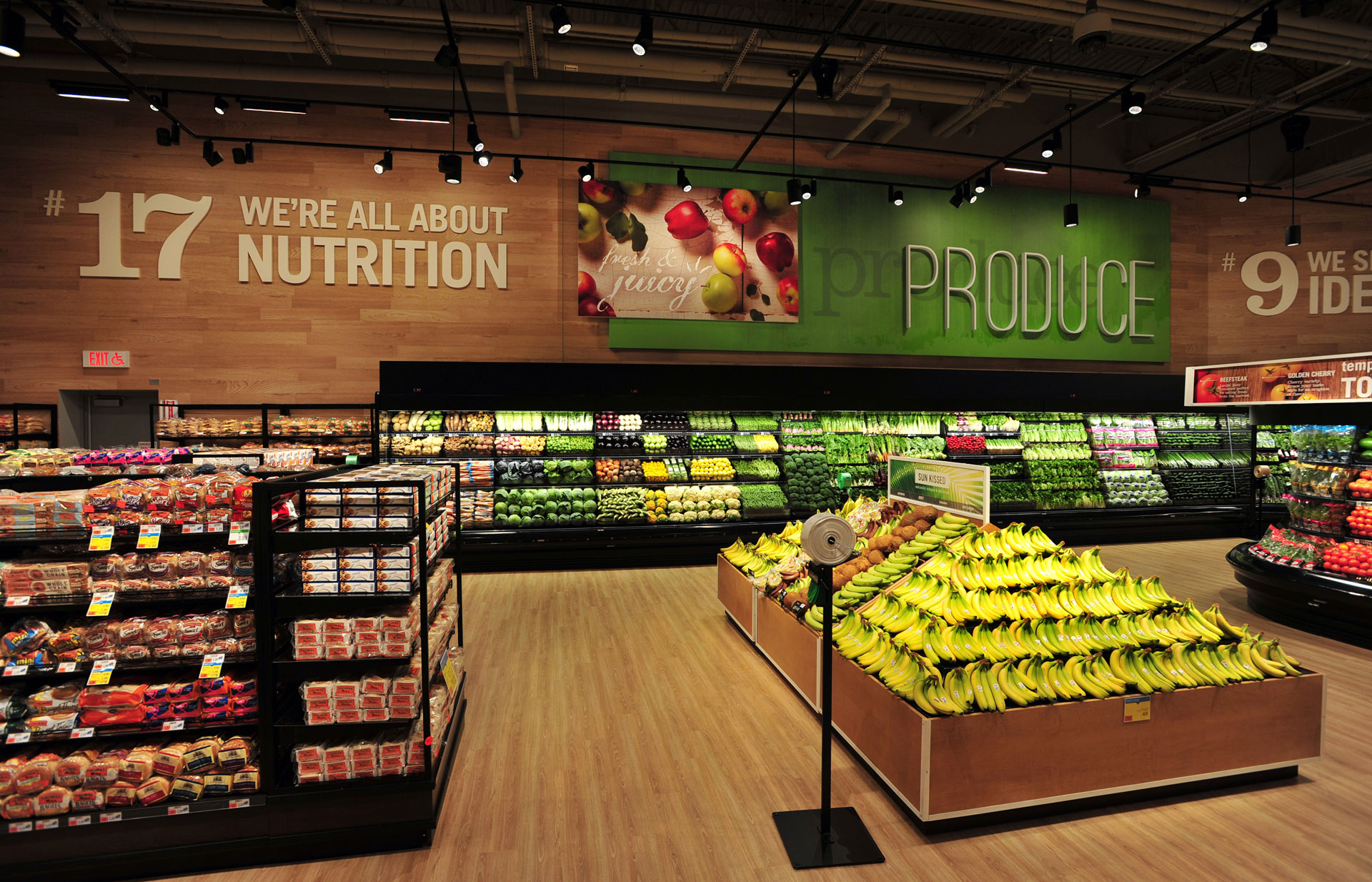 Grocery store produce section display