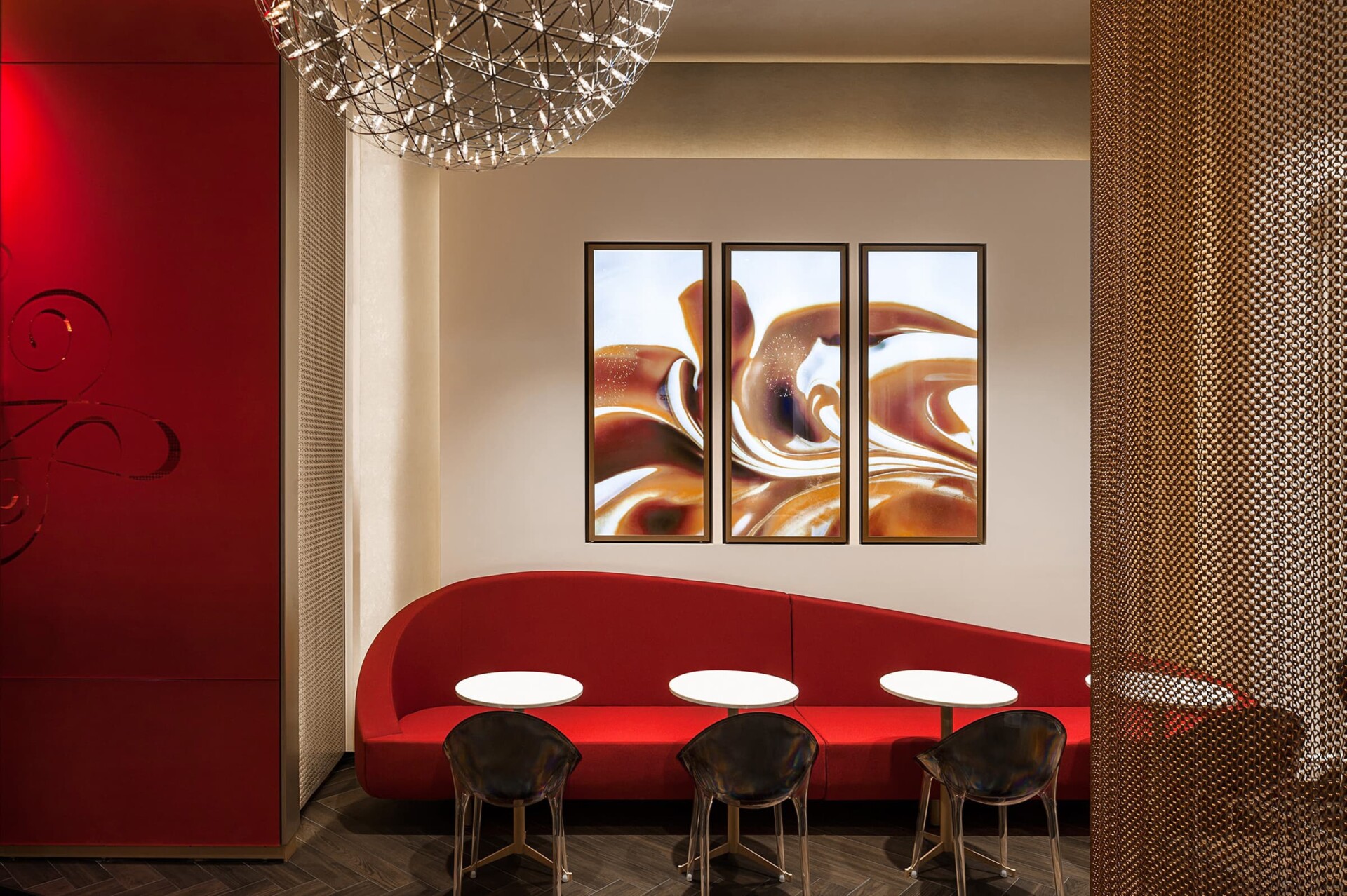 Interior retailer with bench, table and chairs